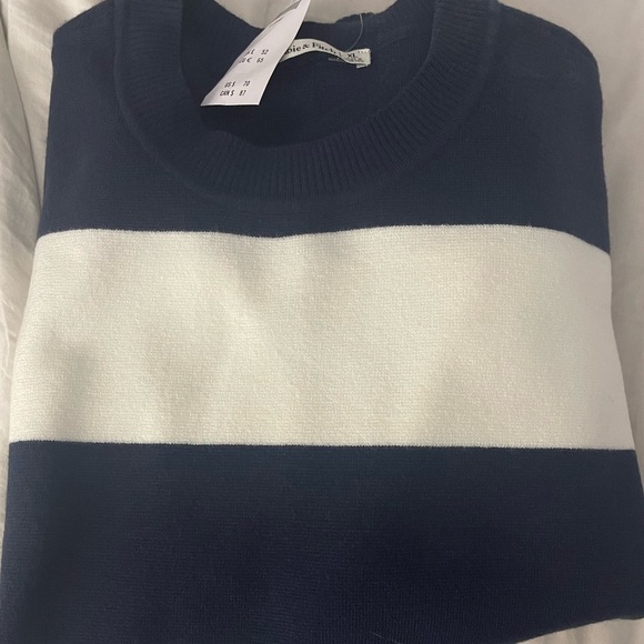 Abercrombie Sweater - Picture 4 of 5